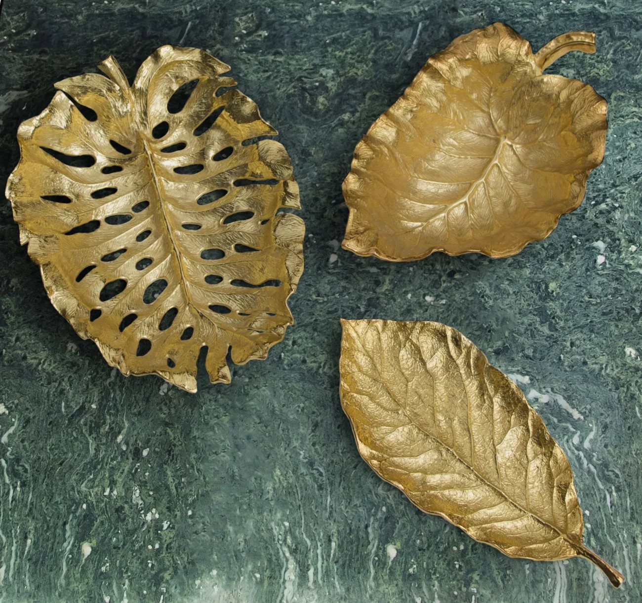 New Leaves Monstera Centerpiece - Image 8